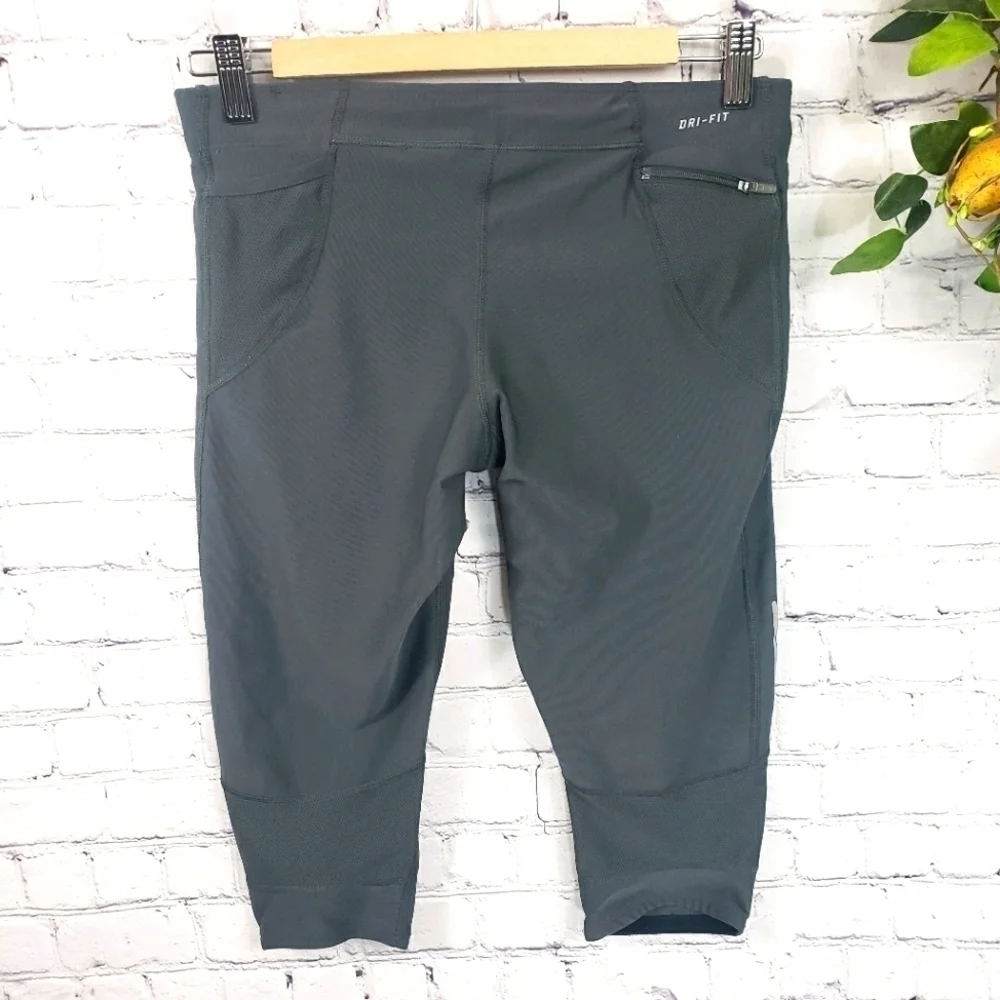 NIKE DRI-FIT Running Capris Gray Size M